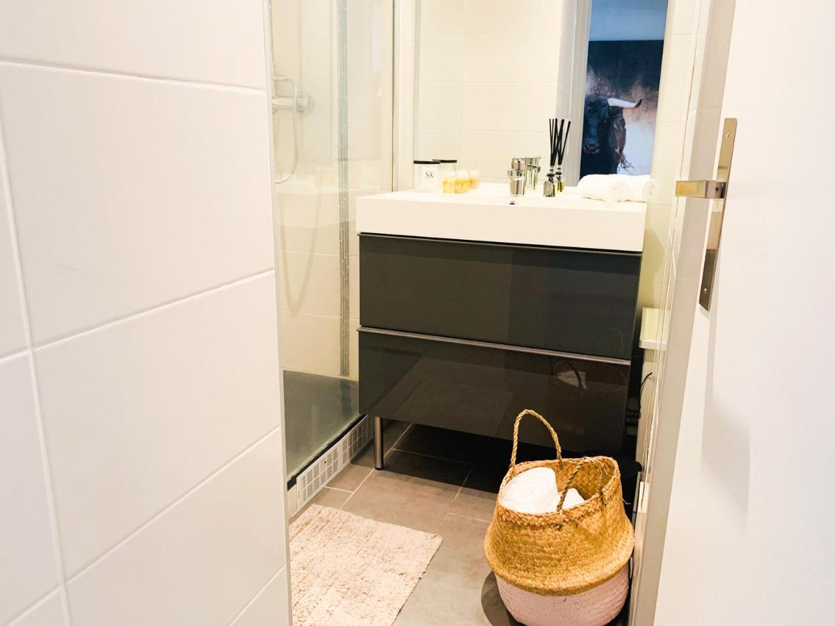 Appartement accès direct mer, en face du port et de toutes commodités La Grande-Motte Esterno foto
