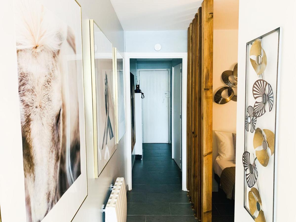 Appartement accès direct mer, en face du port et de toutes commodités La Grande-Motte Esterno foto