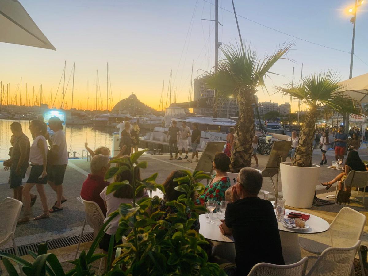 Appartement accès direct mer, en face du port et de toutes commodités La Grande-Motte Esterno foto