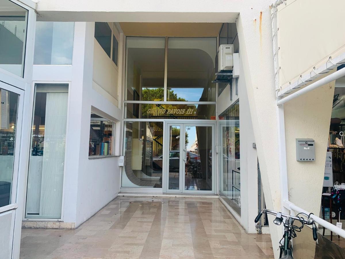 Appartement accès direct mer, en face du port et de toutes commodités La Grande-Motte Esterno foto