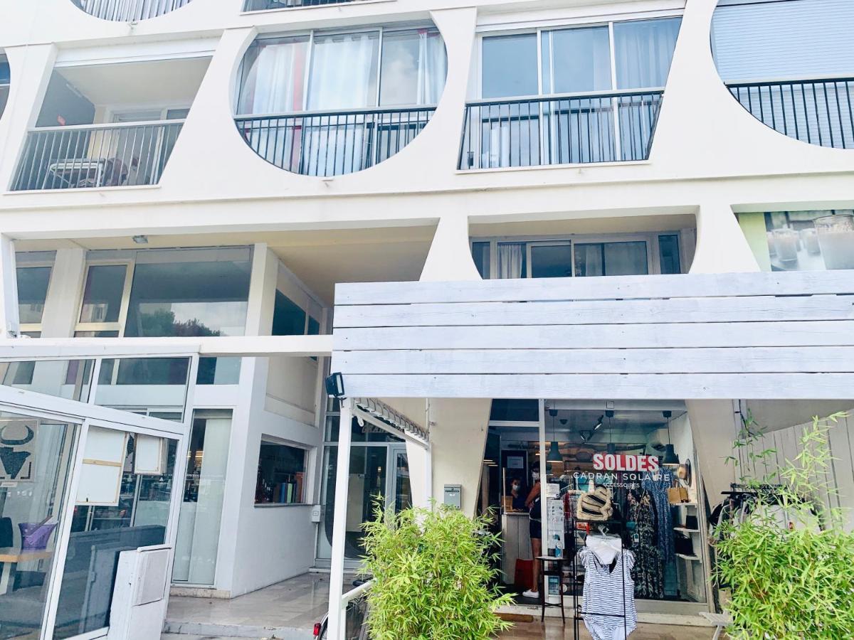 Appartement accès direct mer, en face du port et de toutes commodités La Grande-Motte Esterno foto